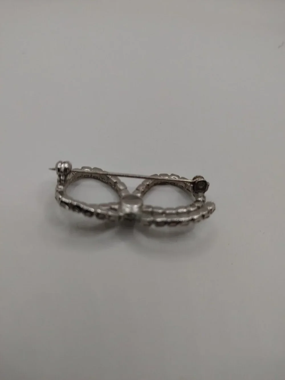 VTG BROOCH/PIN  Silver -Tone Bow CLEAR Rhinestones